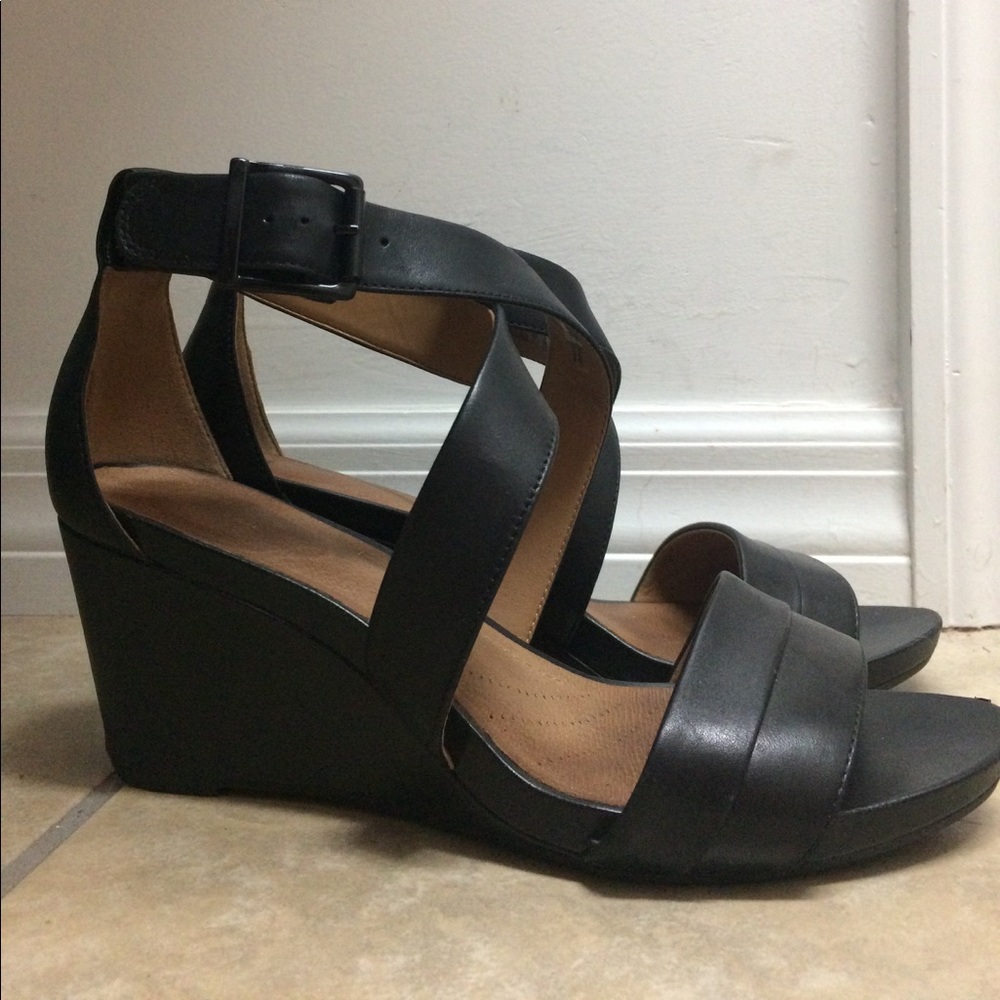 Clark’s black leather wedges size 9